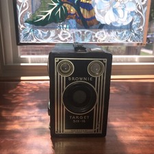 Collectible 1940s TARGET BROWNIE SIX-16 Vintage Retro Camera by EASTMAN KODAK