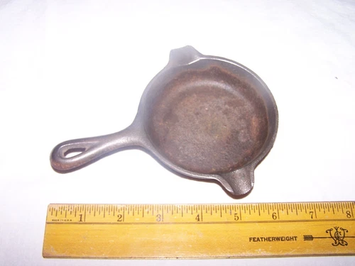 Vintage WAGNER WARE Cast Iron 1050 Miniature Frying Pan Ashtray