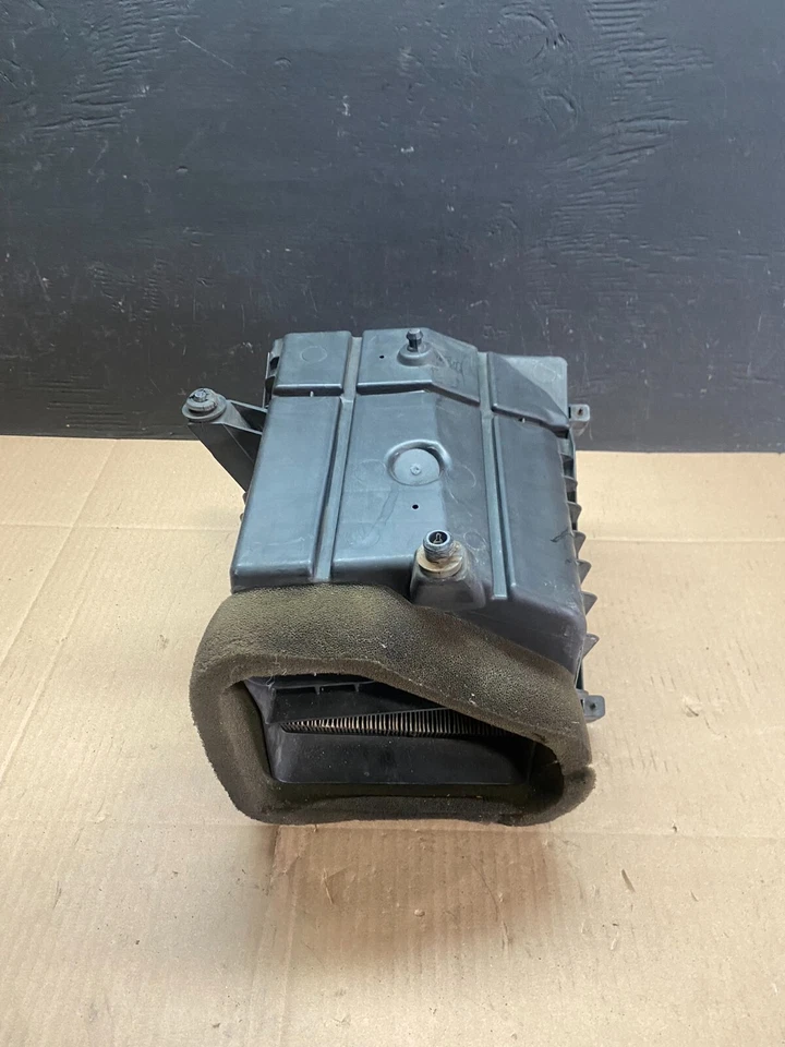 2008 Chevrolet Avalanche 1500 Air Cleaner 5.3L OEM 15908905 E3781 - Image 2 of 4