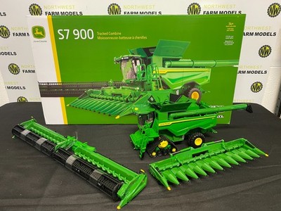 Ertl 45990 John Deere S7 900 Mähdrescher mit Getreide und Mais Maßstab 1:32