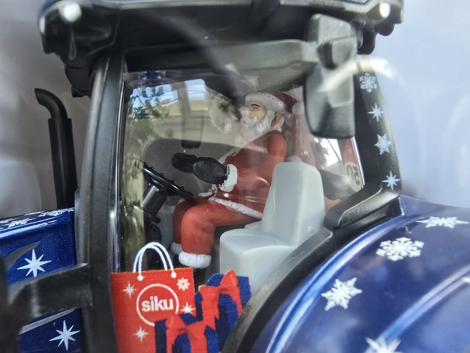 SIKU NEW HOLLAND CHRISTMAS TRACTOR 1/32 SCALE - LIMITED EDITION 2023 - Image 2 of 2