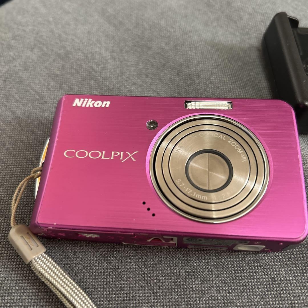 Nikon COOLPIX ピンク デジタルカメラ 71-aIIzFg3L._UF1000,1000_QL80_.jpg