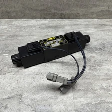 Parker D1FWE02HCNJB030XB1146 Hydraulic Directional Control Valve, 24VDC Coils
