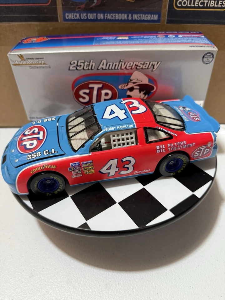 Bobby Hamilton #43 STP 25 aniversario pequeño 1972 azul y rojo 1/24 diecast Foto 2 de 4