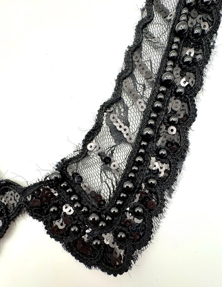 Aplique de cuello Peter Pan de encaje negro bordado y cuentas Foto 4 de 4