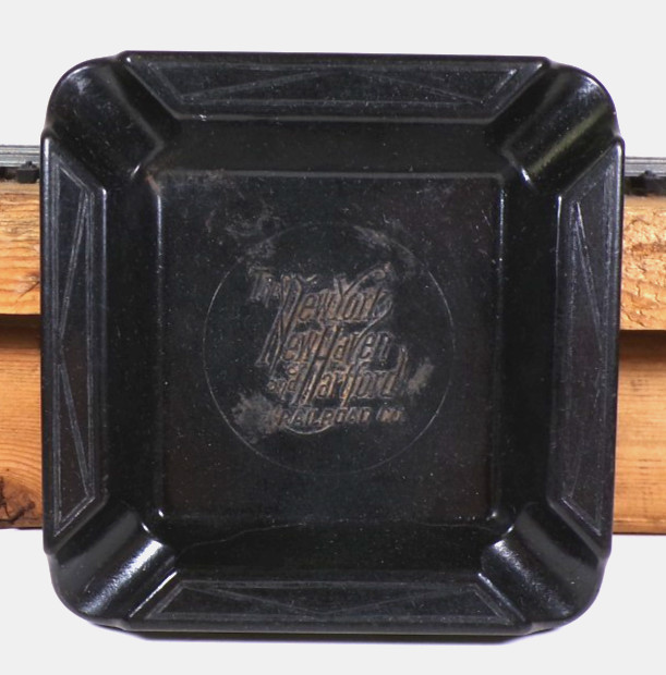 RARE VINTAGE COLLECTIBLE ASHTRAY NEW YORK NEW HAVEN & HARTFORD RAILROAD CO. 1968