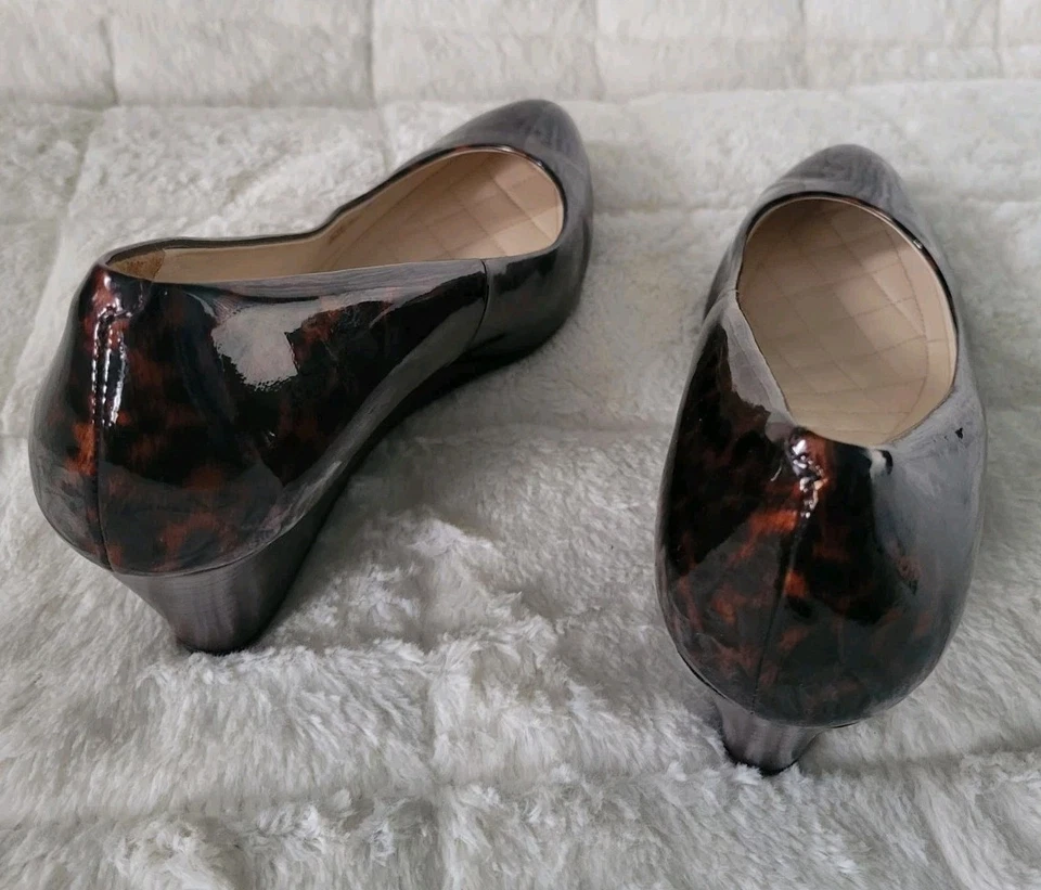 Tacones de cuña Cole Haan Tali Luxe charol tortuga talla 8,5 marrón punta puntiaguda Foto 4 de 4