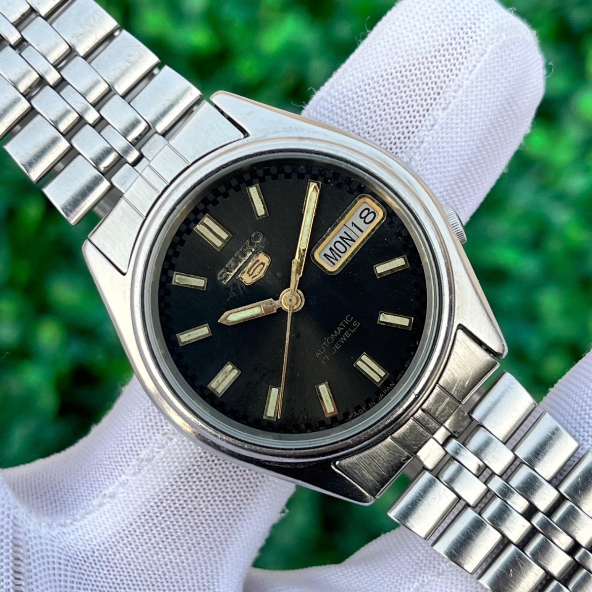 Vintage Seiko 5 Automatic Sunburst Racer Dial Japan Made Men
