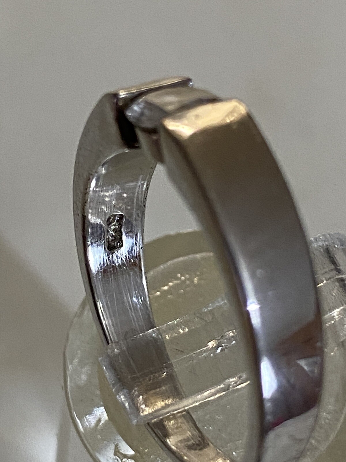 Vintage 9ct Solid White Gold Ring - image 2