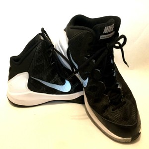 size 9 basketball shoes
