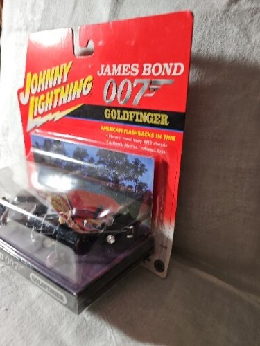 2002 Johnny Lightning James Bond 007 Goldfinger '64 Aston Martin/'55 Chrysler - Picture 6 of 9