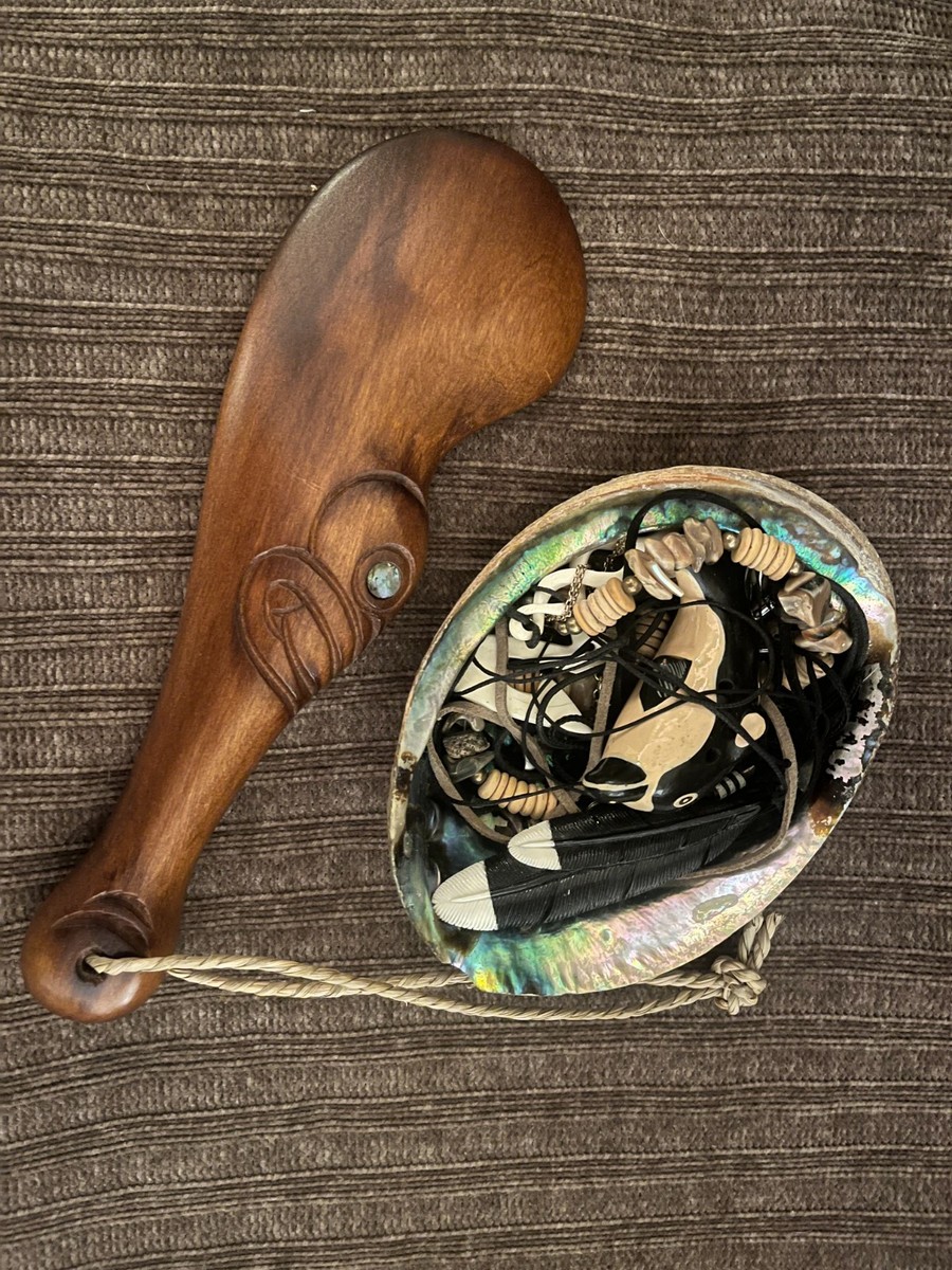 Treasures from Aotearoa New Zealand and Pacific - LOT View 4