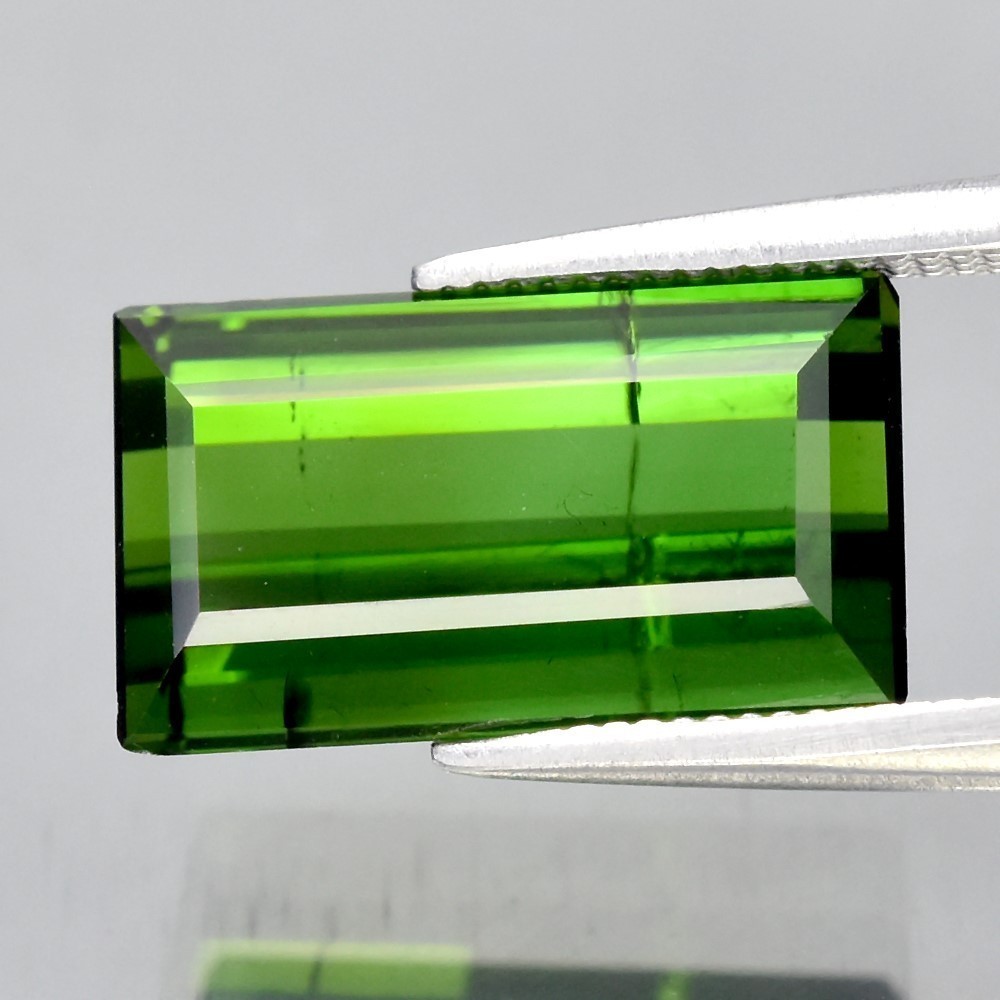 Tourmaline verte émeraude 4,23 Cts pour bague de fiançailles sur mesure