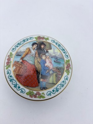 Vintage 100th Anniversary Ellis Island Handpainted Porcelain Music Box 1892-1992