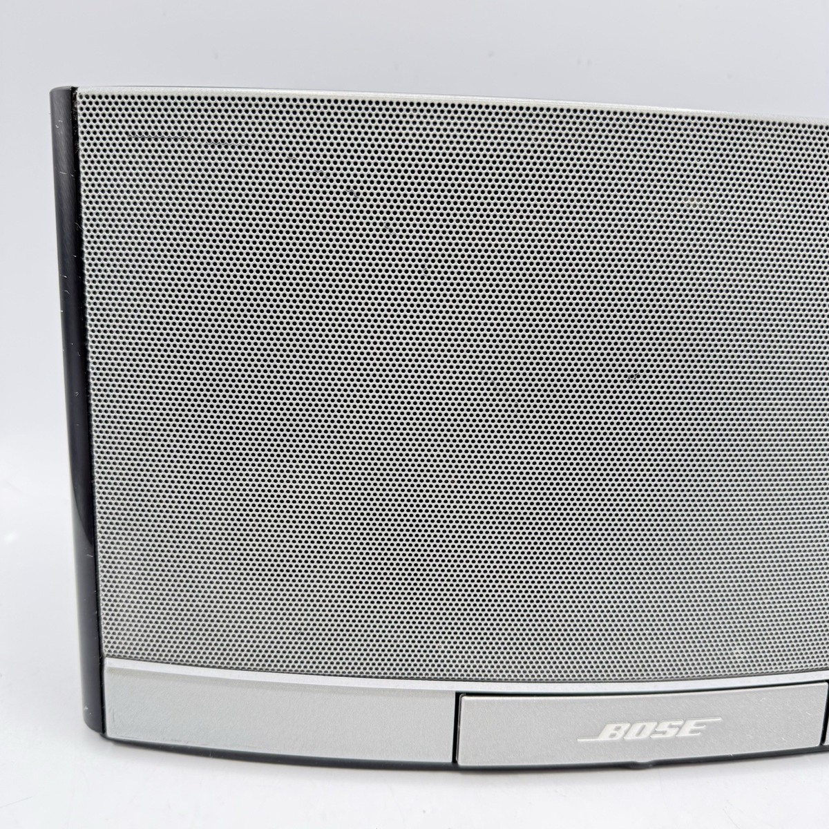Bose SoundDock N123 Portable Digital Music Speaker W/Remote