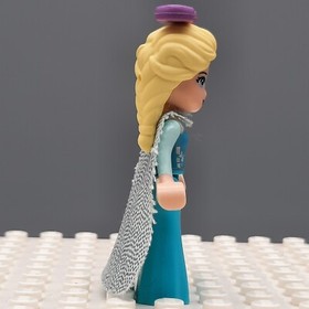 LEGO Disney Princess Frozen: Elsa Sparkly Light Aqua Cape Minifigure dp015