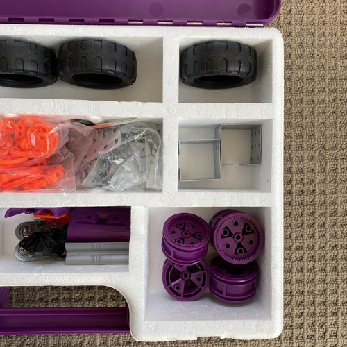 Vintage MECCANO Building Set 8540 Includes Tools Purple Carry Case Instructions - Picture 4 of 16