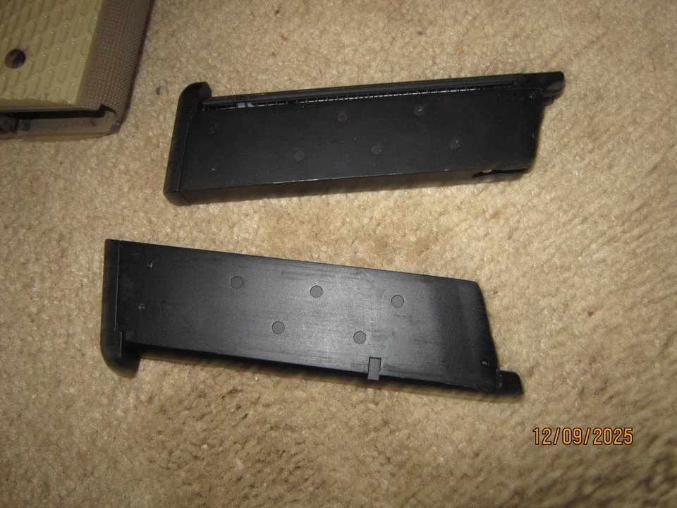 Pistola de Airsoft .45 ACP Desert Tan con 2 cargadores WE Tech? Funda Condor a juego Foto 2 de 4