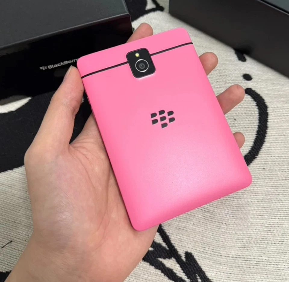 Unlocked BlackBerry Passport Q30 32GB+3GB RAM BB10 4G LTE GSM QWERTY Touchscreen - Image 2 of 4