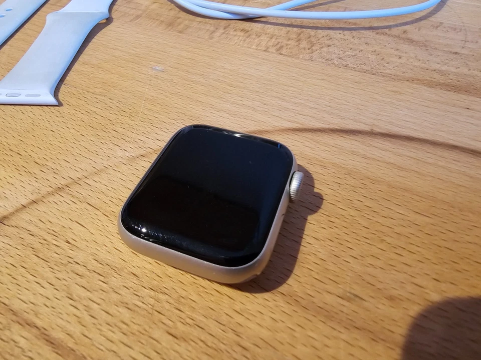 Apple Watch SE (2nd generation), Foto 2 von 3