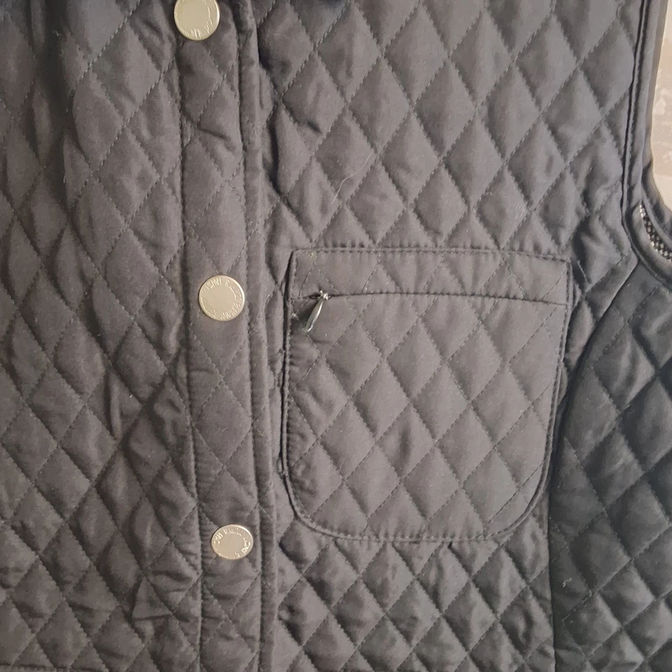 Blassport Womans Black quilted Snap Vest Sz Small - Image 2 of 4