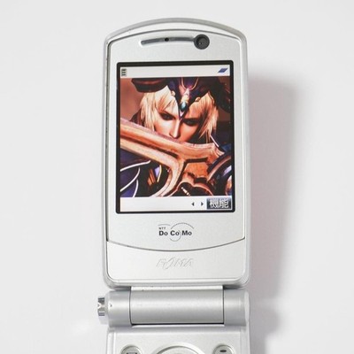 docomo P900i silver FOMA Japanese Flip Phone Keitai Cell phone JP