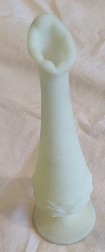Fenton uranium glass bud vase/Water Lily base/yellow custard/with label; nice