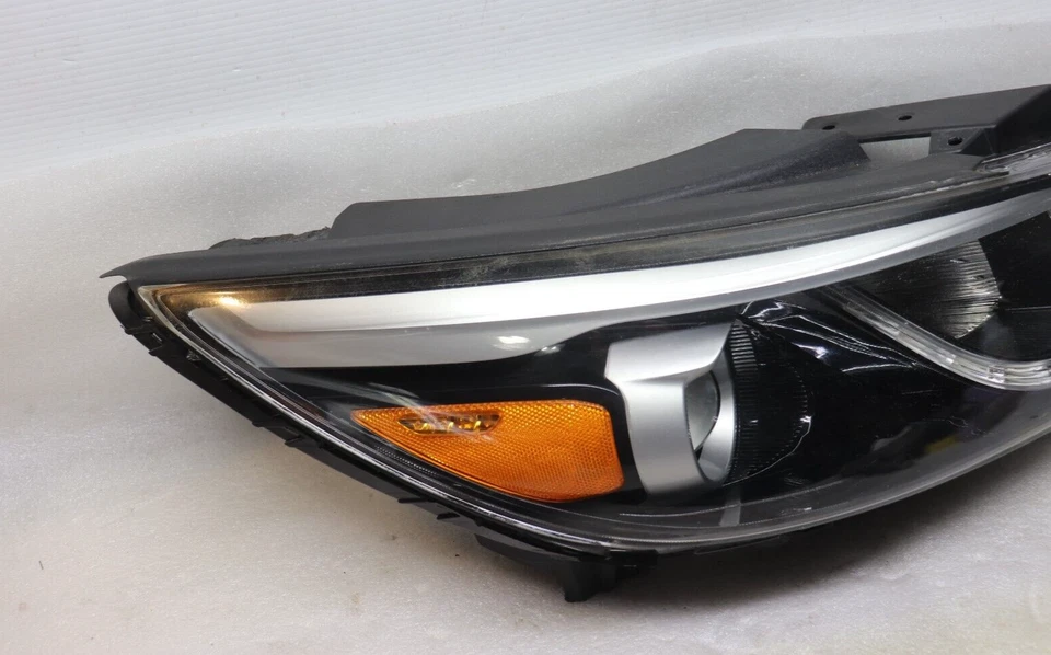 Faro de xenón HID 92102 A9 2015 2016 2017 2018 Kia Sedona OEM RH pasajero Foto 3 de 4