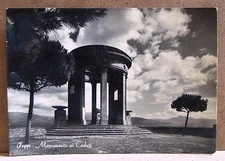 Poppi - Monument to the Fallen [large, b/w, travelled]