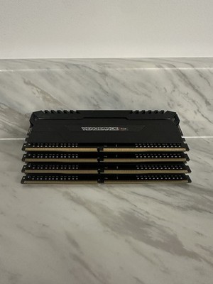 CORSAIR VENGEANCE  RGB PRO 32GB (4 x 8GB) DDR4 DRAM 3600MHz C18 Memory Kit