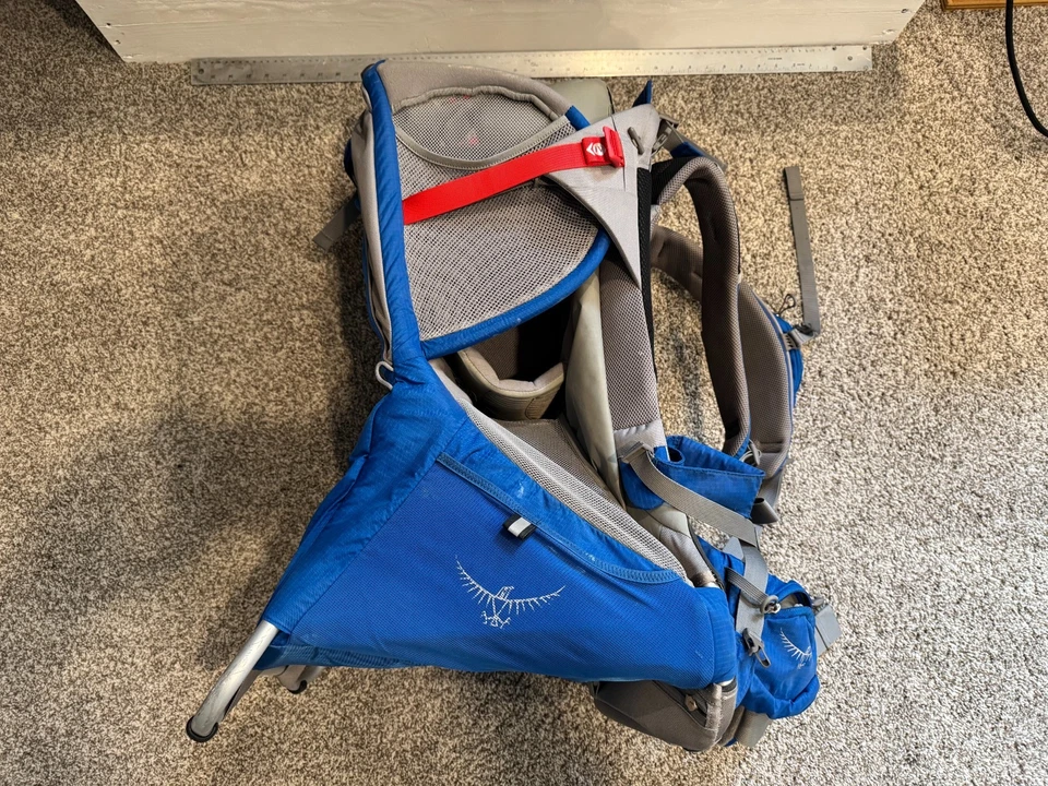 Portabebés Osprey Poco Plus con protector solar en azul rebote 23 L 1404 cu. en Foto 3 de 4