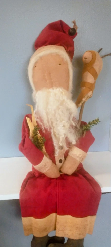 Muñeca de Papá Noel sucia arte popular primitivo 26" manchada de té sosteniendo un reno Foto 3 de 4