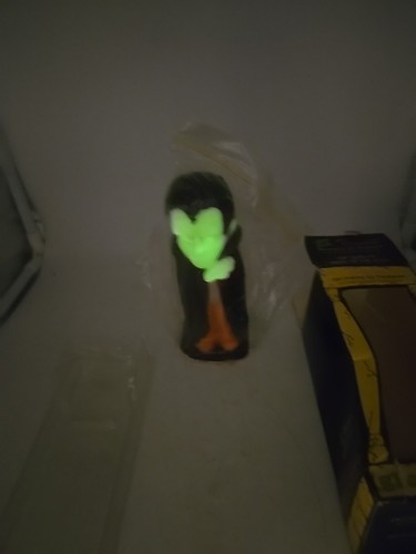 Vintage Paraseal Count Dracula GLOW IN THE DARK. - Picture 7 of 9