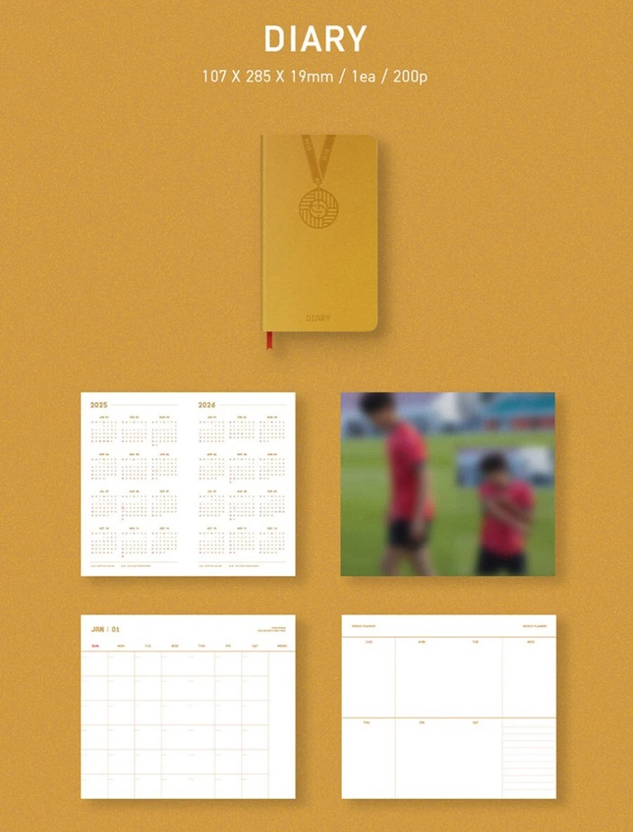 PARK BO GUM 2025 SEASON'S GREETINGS/Calendar+Book+Post Card+