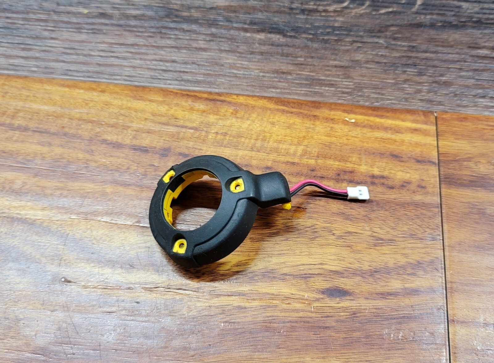 DeWalt 20V MAX Impact Wrench with Hog Ring Tool Only DCF883