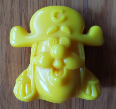 Gogos Crazy Bones Capn Crunch Yellow Captain Crunch Cereal Mascot Toy Figure VTG