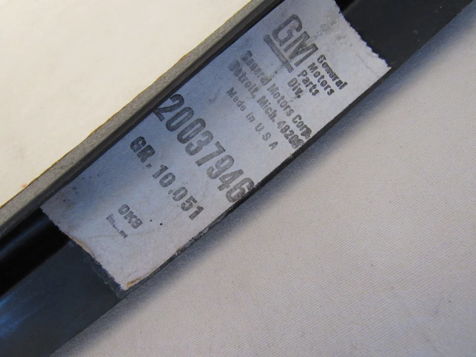 Nuevo de Lote Antiguo 1977-82 Chevy Buick Caddy Derecha Parabrisas Pilar Decoración Moldura GM 20037946 Foto 3 de 4