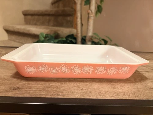 Vintage Pyrex Pink Daisy Rectangular 1 1/4th QT  Casserole Dish *no lid*