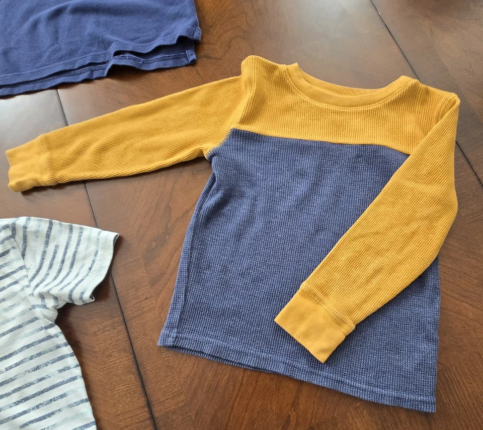 Camisas de manga larga y corta Pre-loved 4T para niños Foto 3 de 4