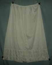 VINTAGE MOVIE STAR CREAM COLOR SLIP 313