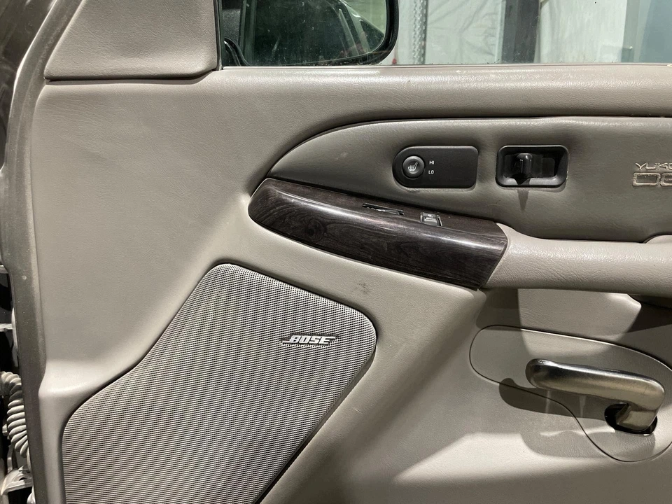 2000 - 2002 GMC Yukon XL 1500 Passenger RH Right Gray Front Door Trim Panel Foto 2 de 4