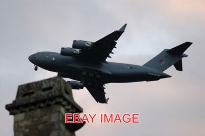 PHOTO  C-17 A ROYAL AIR FORCE C-17 GLOBEMASTER PASSES OVER THE TOP OF THE COMMUN