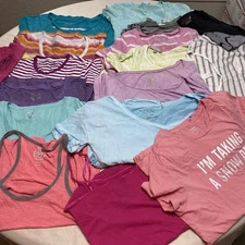Woman’s Clothing Lot Of 17 Tops Size Small Preowned Common And Mall Brands