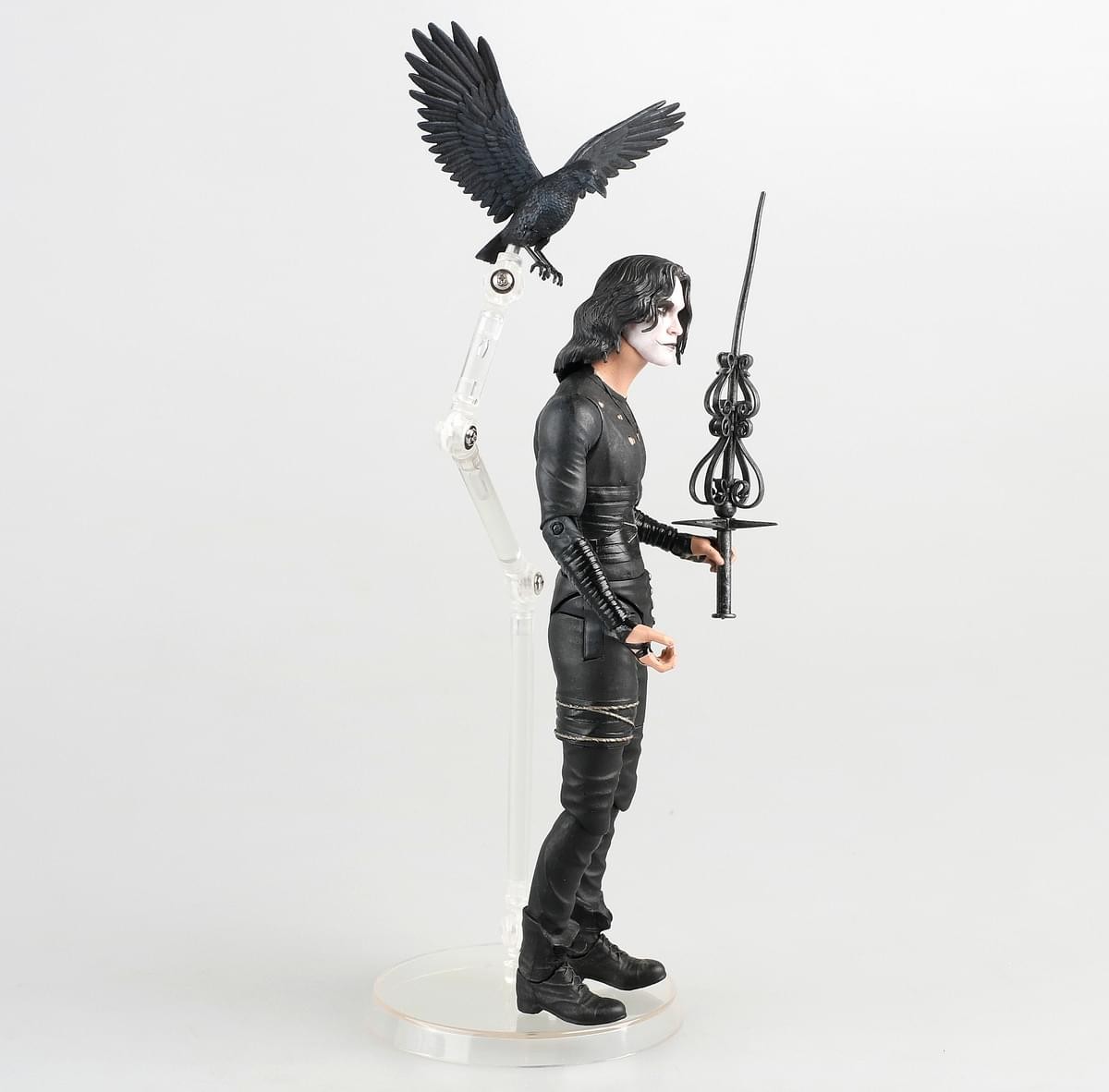 The Crow エリック・ドレイヴン アクションフィギュア Amazon.com: Mezco The Crow One:12 Action Figure Eric Draven