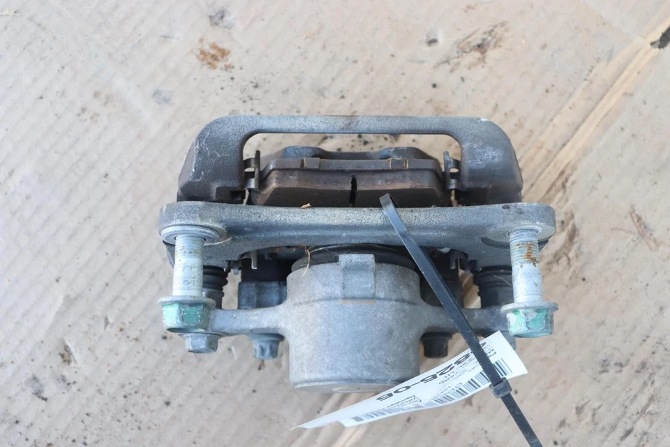 Pinza de freno trasera izquierda Genesis G80 2018-2020 3,8 L OEM Foto 3 de 4