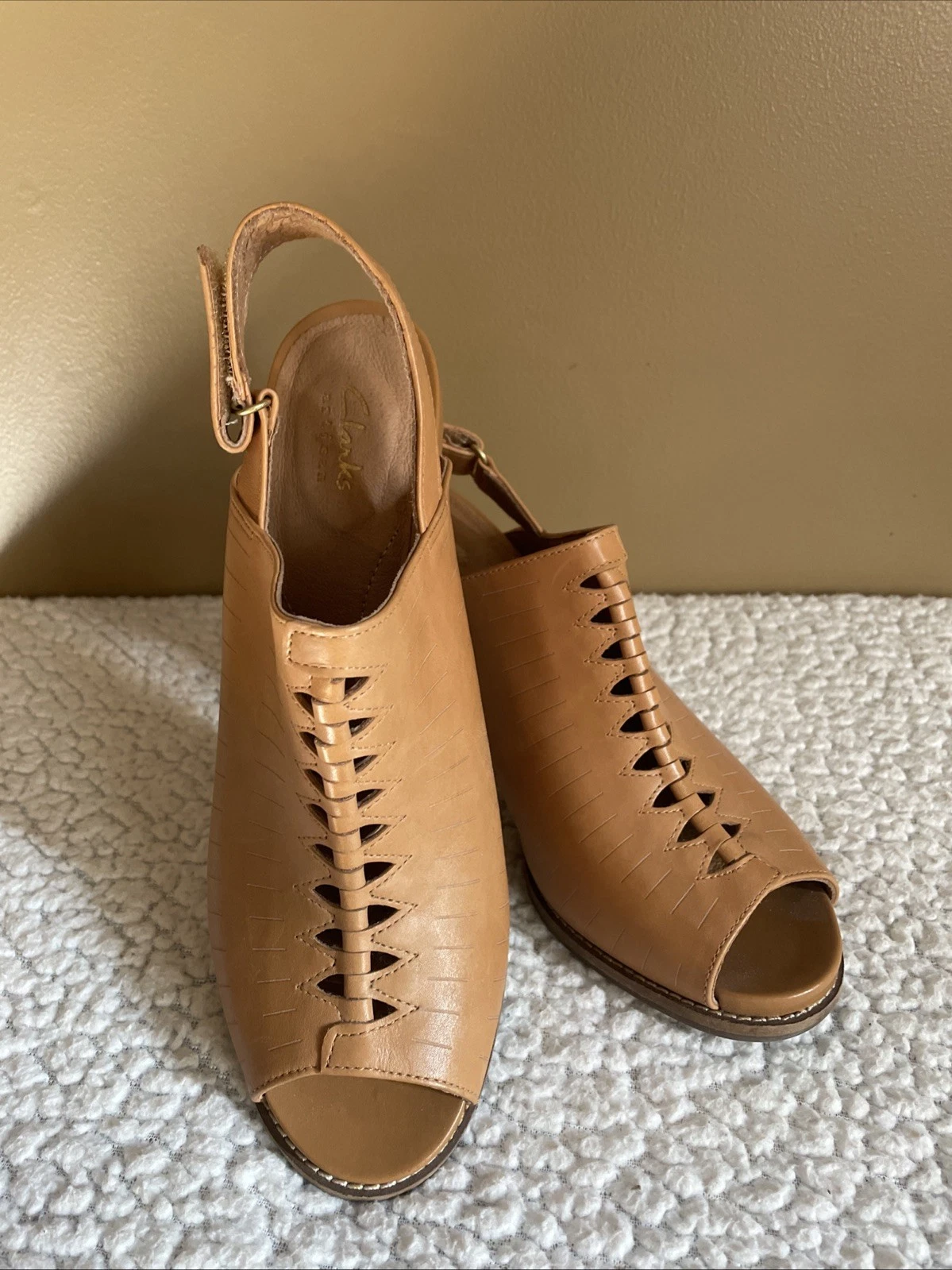 Sandali donna Clarks taglia 10m nuovi senza scatola con tacco Lt marrone