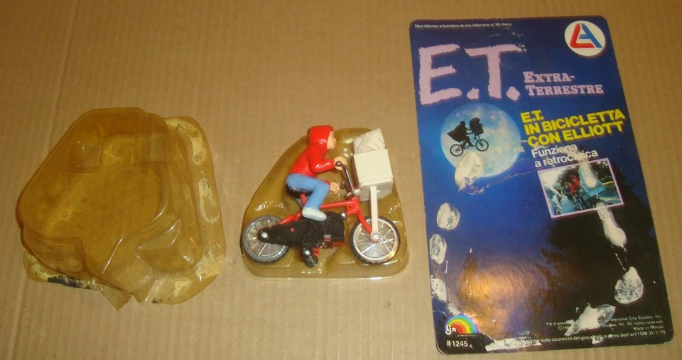 E.T. EXTRA-TERRESTRE E.T. IN BICICLETTA CON ELLIOTT LJN/AL-ES 1982 - Imagen 2 de 4