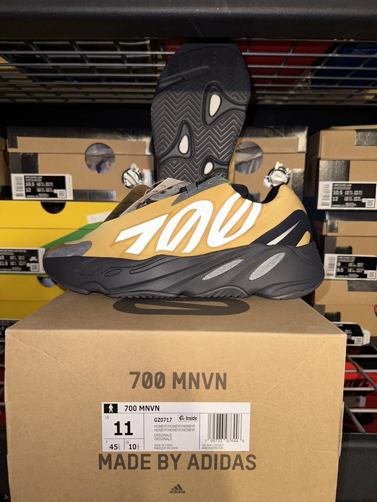 Taglia 11 Yeezy Boost 700 MNVN Honey Flux