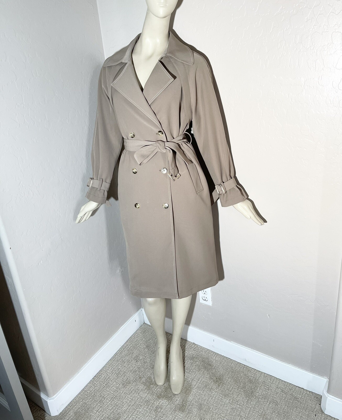 Trench Coat in deep Khaki in Medium-image
