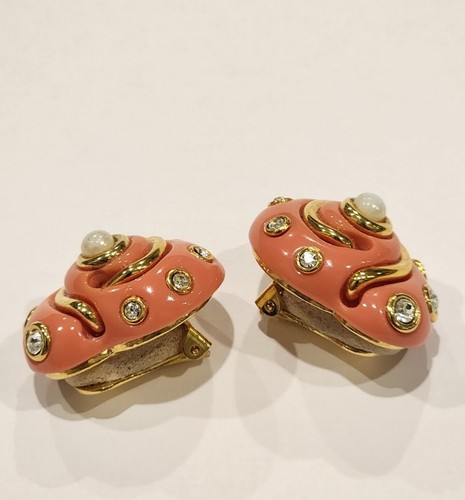 Kenneth Jay Lane Coral Snail Clip Earrings - Picture 4 of 9